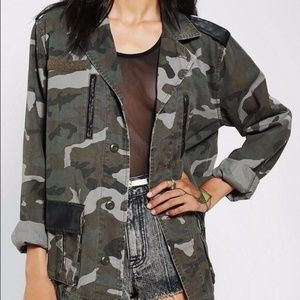 Urban Outfitter BDG Camo Jacket SZ L